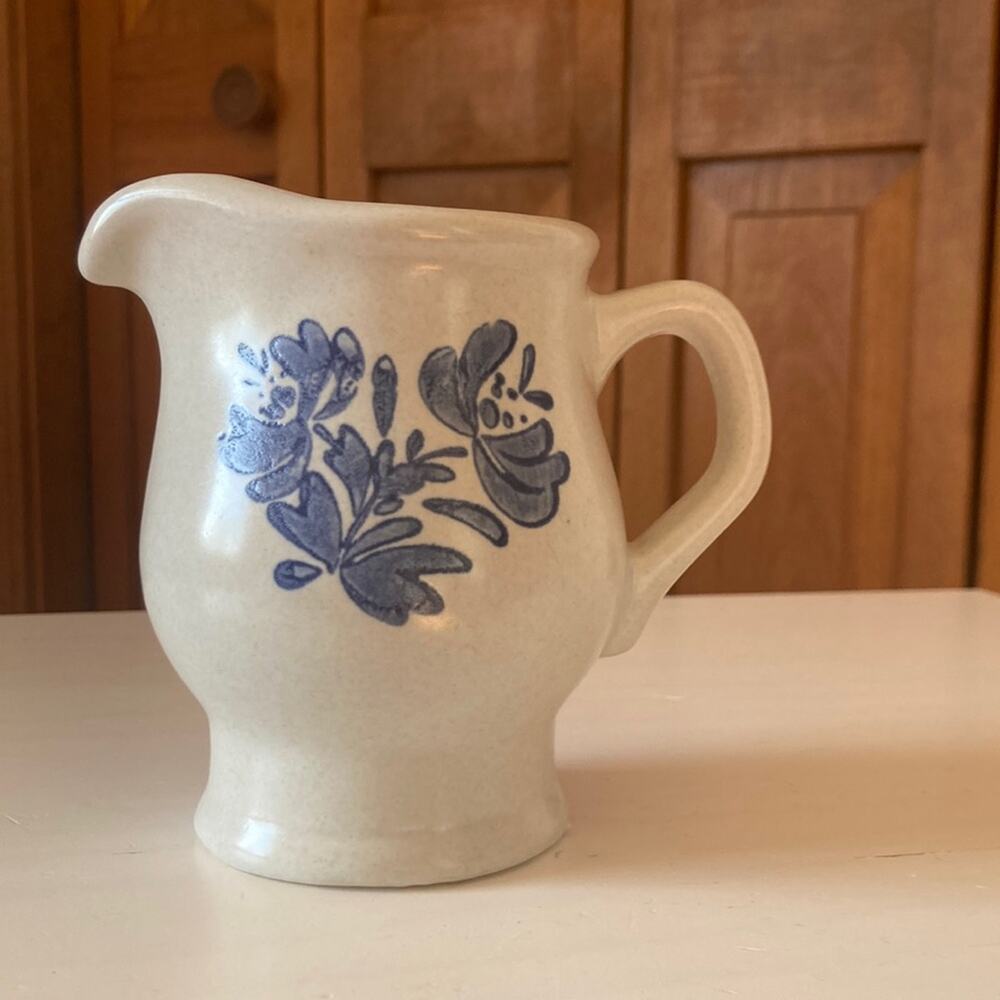 Vintage Pfaltzgraff Yorktowne Creamer